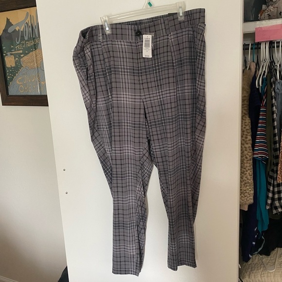 torrid Pants - Like new! Torrid 20 Relaxed Tapered Stretch Challis High-rise Pants Black Gray